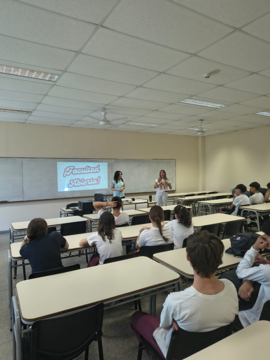 imagen  Recibimos a estudiantes del Colegio Santo Tomás Moro