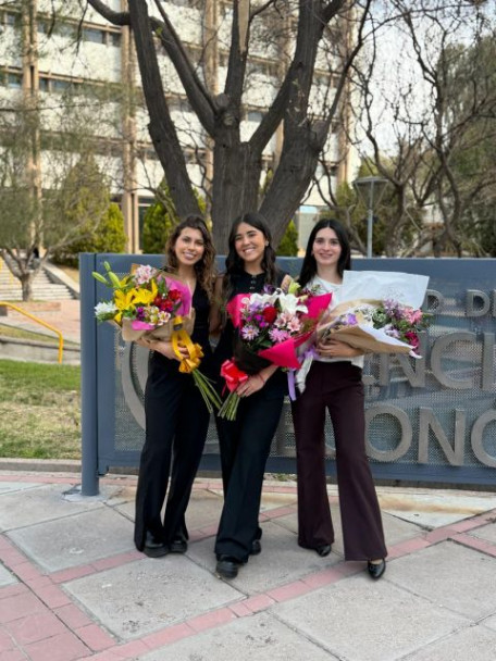 imagen La Facultad celebra a sus nuevos egresados/as