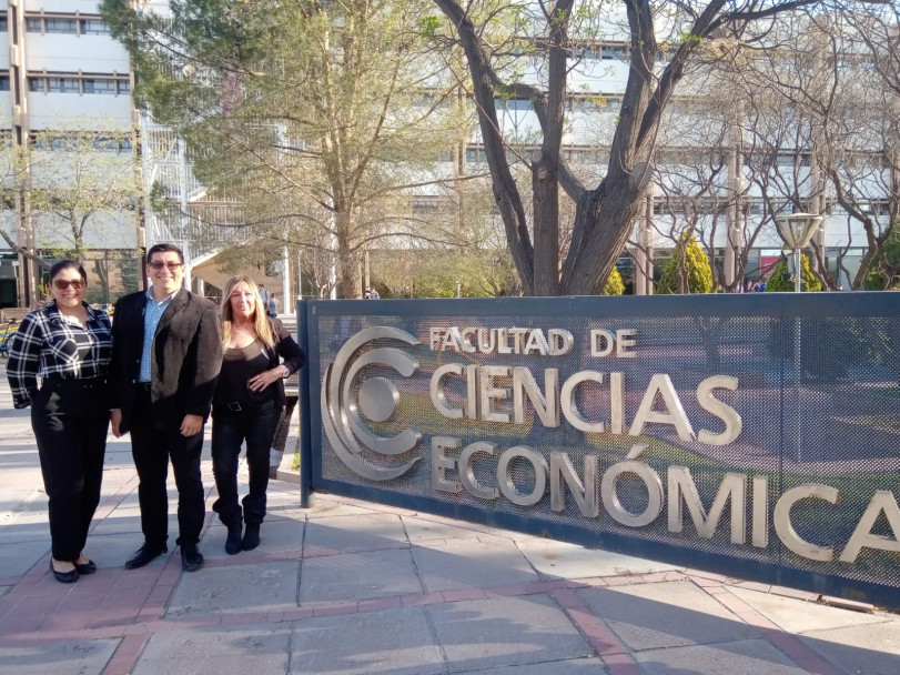 imagen Estudiantes internacionales del Doctorado visitaron FCE