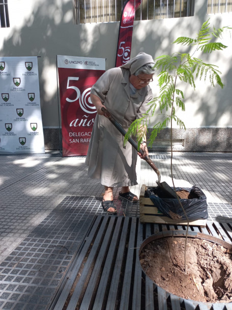 imagen Se plantó el árbol N°18 por parte de la Delegación de San Rafael