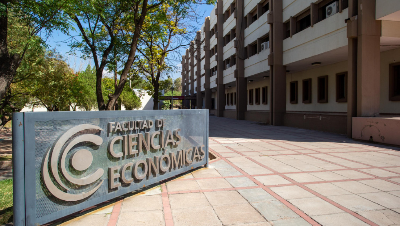 imagen El Consejo Superior aprobó el nuevo plan de estudios de la Licenciatura en Administración