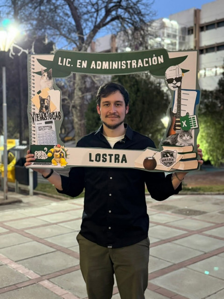 imagen La Facultad celebra a sus nuevos egresados/as