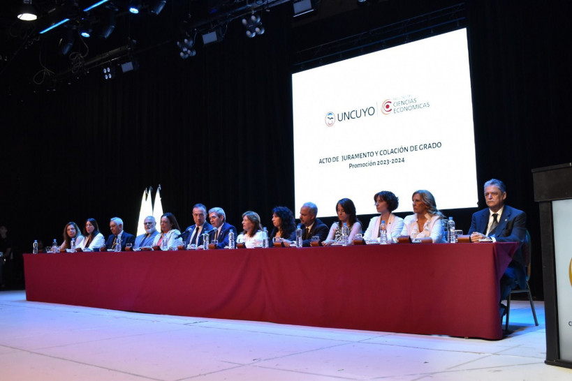 imagen La Facultad celebró el Acto de Juramento y Colación de Grado 2023/2024