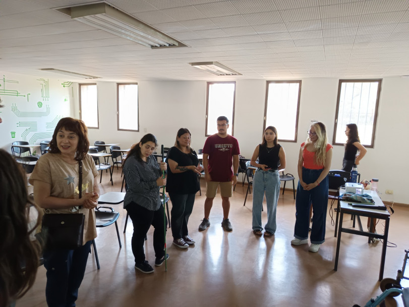 imagen Estudiantes y personal de la Facultad se capacitaron en discapacidad