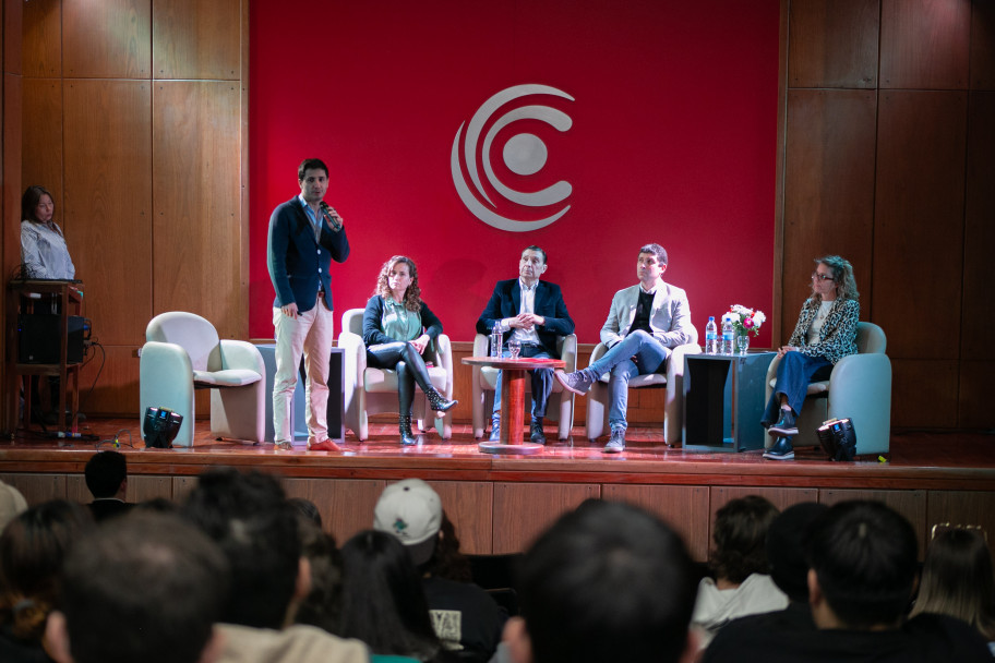 imagen Se desarrolló el panel "Oportunidades para estudiantes y graduados de Ciencias Económicas"