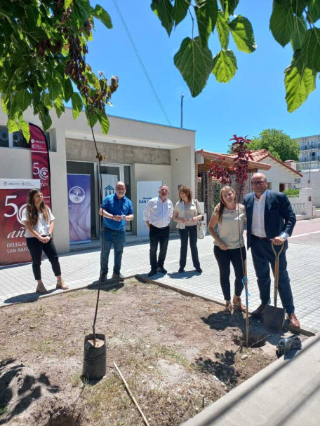 imagen La Sede San Rafael realizó una nueva plantación de árboles por el 50° aniversario