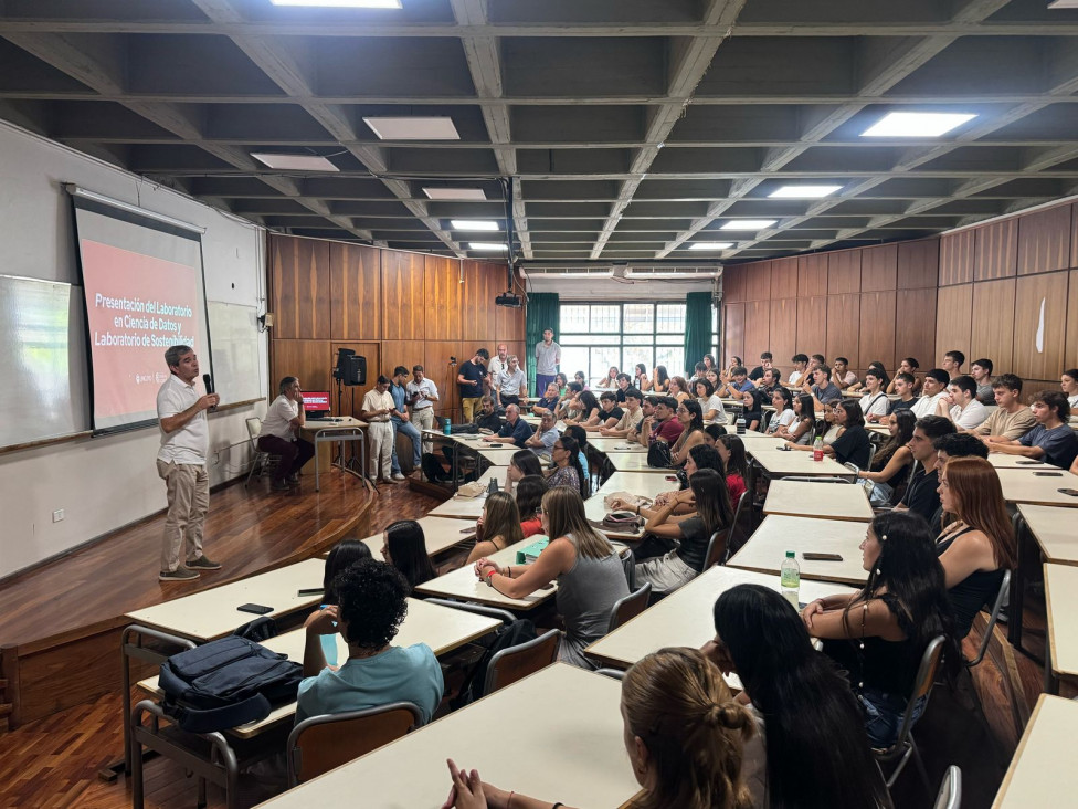 imagen Se presentaron los Laboratorios en Ciencia de Datos y Sostenibilidad en la Facultad