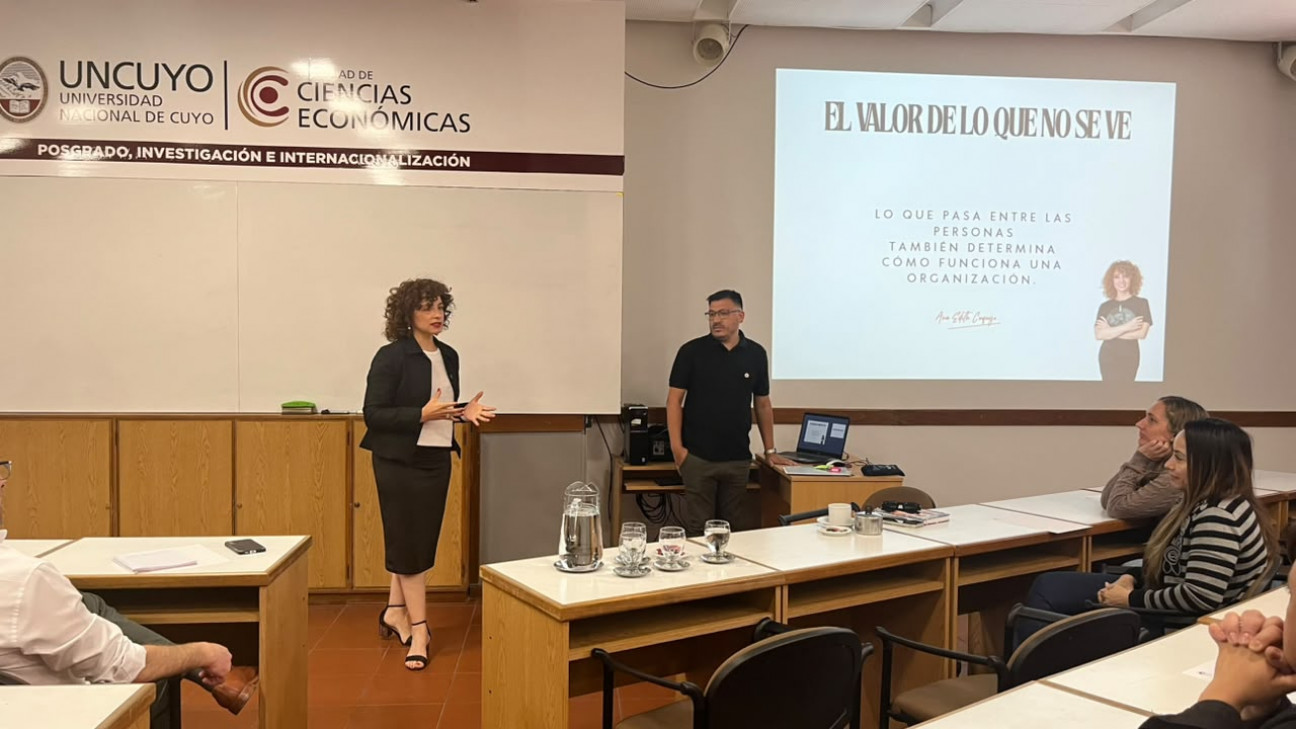 imagen El personal de la facultad participó de la capacitación "El valor de lo que no se ve"