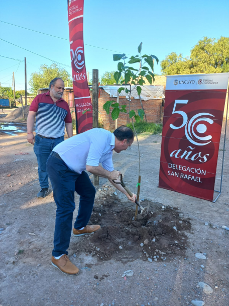 imagen La Sede San Rafael continúa con la plantación de árboles en conmemoración del 50° aniversario