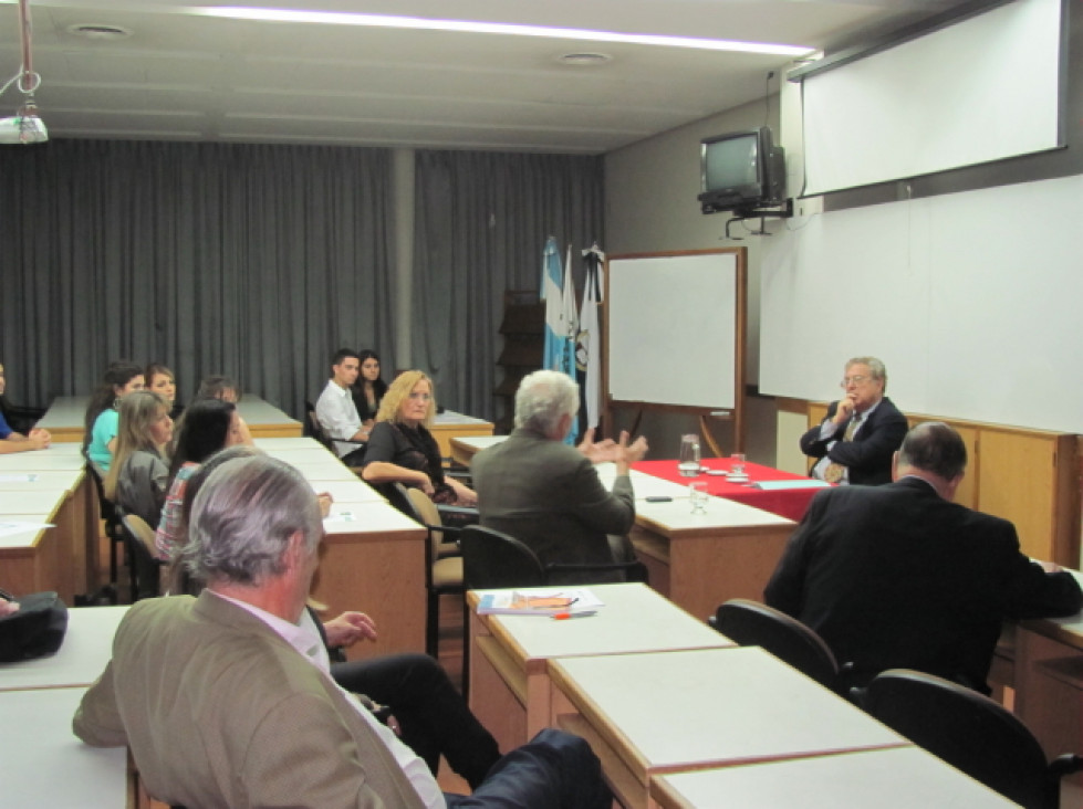 imagen Cónsul de Brasil en Mendoza presentó su libro en la Facultad