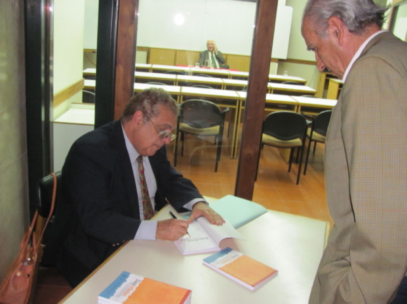 imagen Cónsul de Brasil en Mendoza presentó su libro en la Facultad