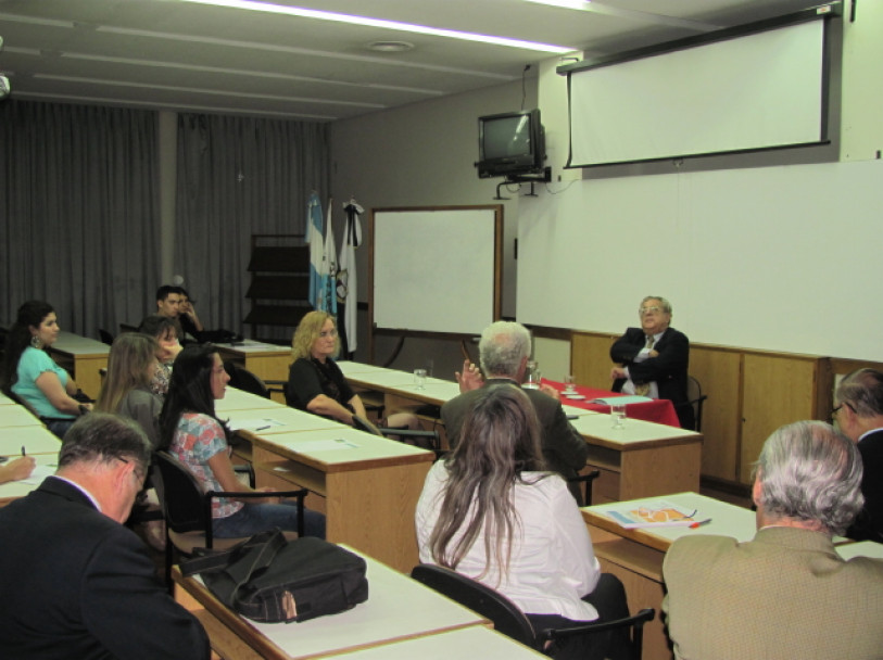 imagen Cónsul de Brasil en Mendoza presentó su libro en la Facultad