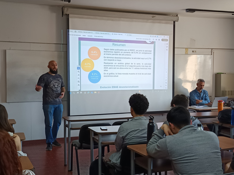 imagen Investigadores del Observatorio Económico Regional Urbano realizaron la exposición de sus informes