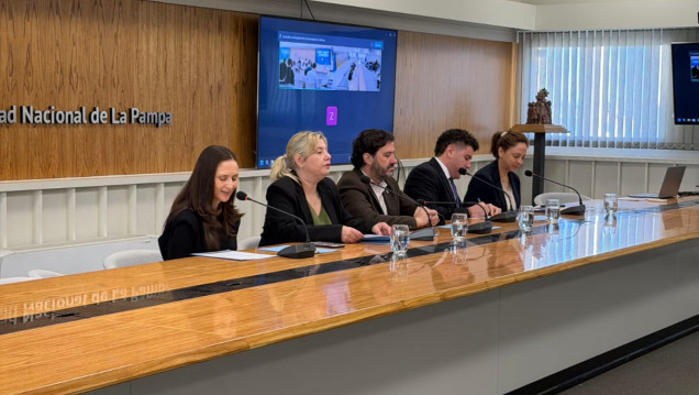 imagen La Profesora Patricia Olguin participó de la 5° reunión intermedia de la AAHE
