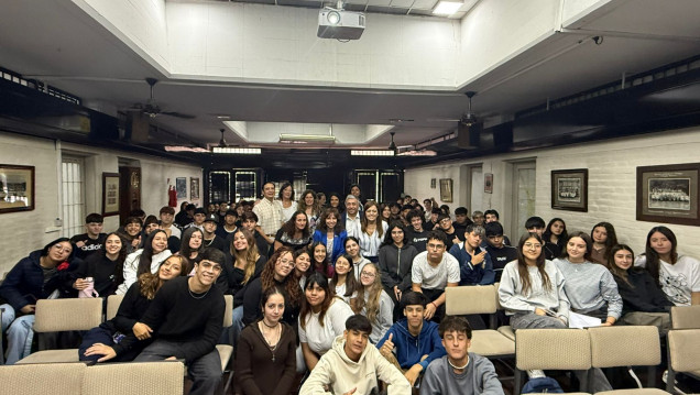imagen Autoridades de la Facultad se reunieron con estudiantes y docentes de la Escuela de comercio Martín Zapata para fortalecer la articulación educativa