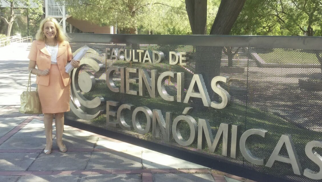 imagen El Doctorado en Ciencias Económicas recibió a la Dra. Catalina García Vizcaíno