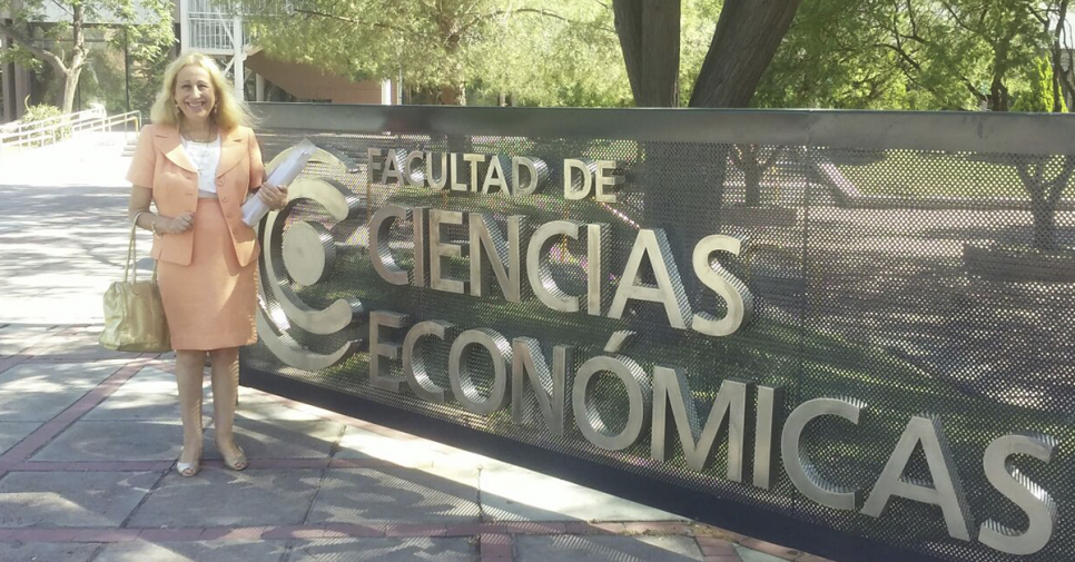imagen El Doctorado en Ciencias Económicas recibió a la Dra. Catalina García Vizcaíno