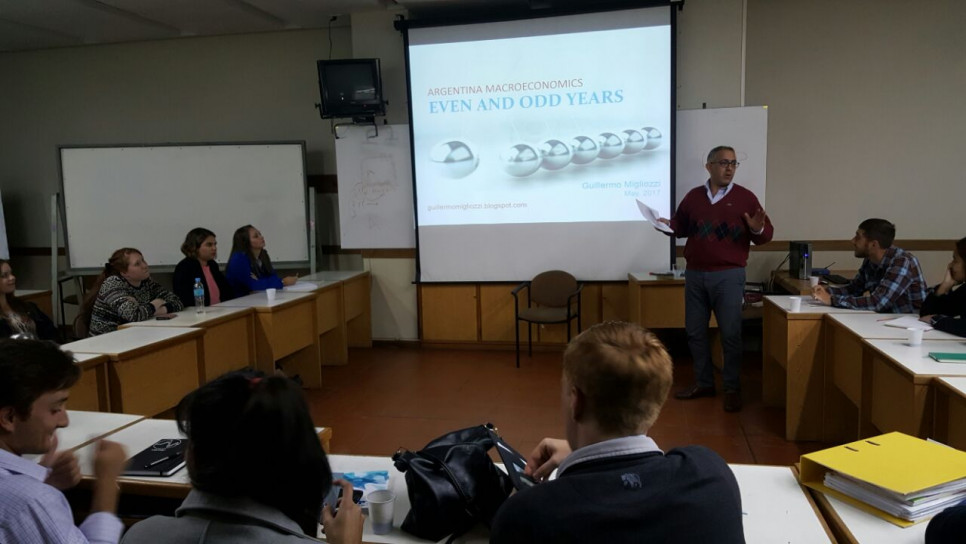 imagen Se realizó una conferencia en inglés sobre Macroeconomía Argentina 