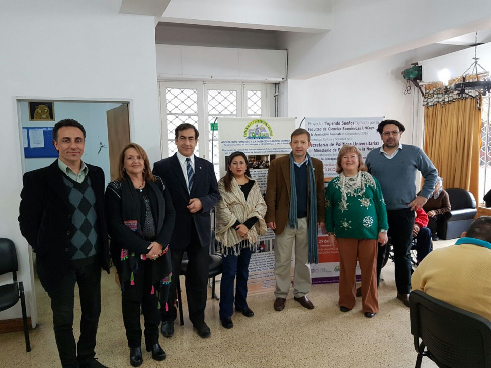 imagen Acto de Lanzamiento oficial de Talleres del Proyecto Tejiendo Sueños ganado por la FCE en trabajo conjunto con Fomilab y la Dirección Provincial de Discapacidad