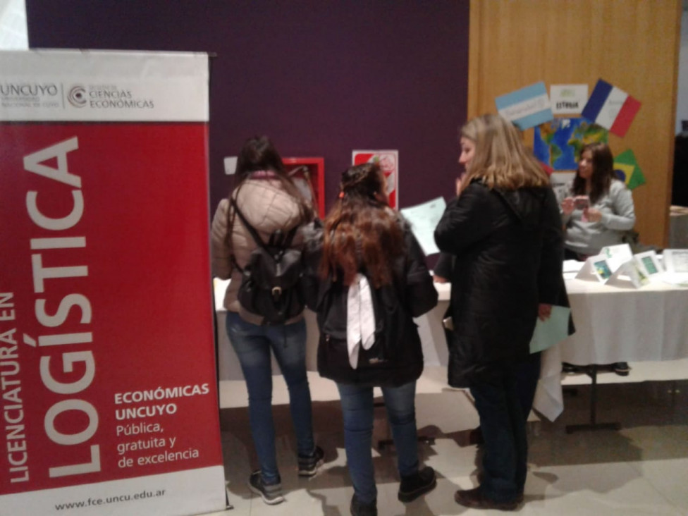 imagen Presencia de la Licenciatura en Logística en la Expo Educativa de Zona Este 