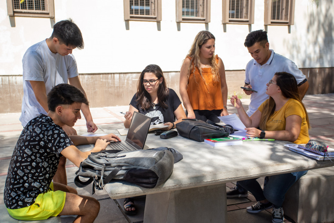 imagen Estudiantes y egresados UNCUYO podrán formarse en democracia y sostenibilidad en un programa internacional