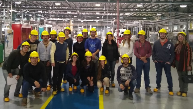 imagen Alumnos de la Licenciatura en Logística visitaron  la planta de producción de Verallia