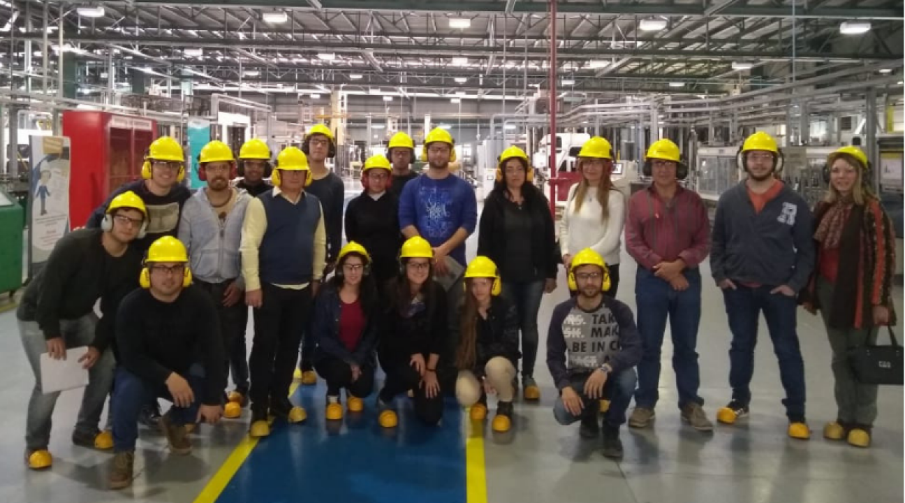 imagen Alumnos de la Licenciatura en Logística visitaron  la planta de producción de Verallia