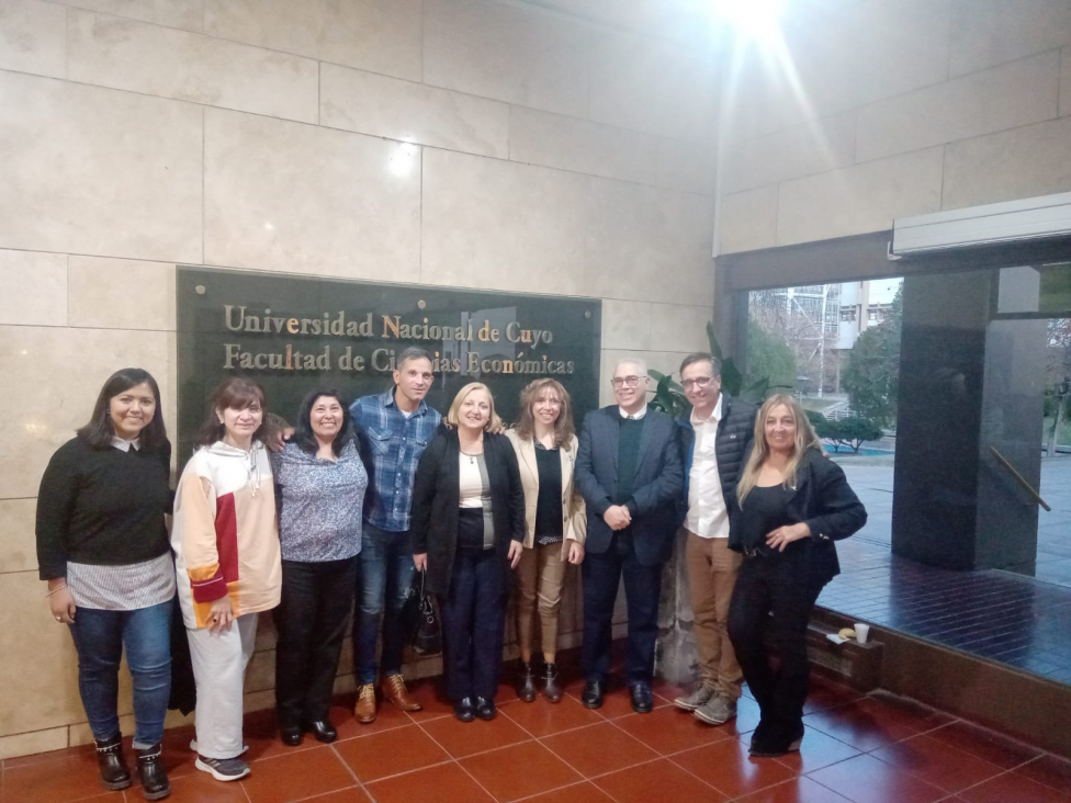 imagen El Dr. Marcos Cordeiro Pires de la Universidad Estadual de Sao Paul visitó nuestra Facultad.