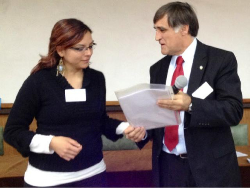 imagen Estudiante de Administración recibió premio "Dr. Raymundo Forradellas" 