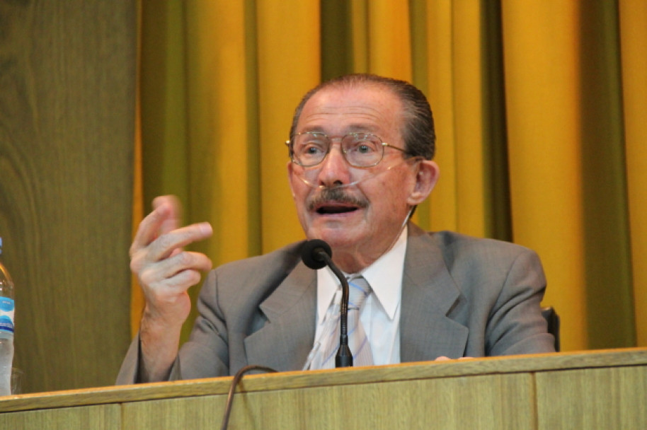 imagen Sarmiento García expuso en el comienzo del Doctorado en Ciencias Económicas