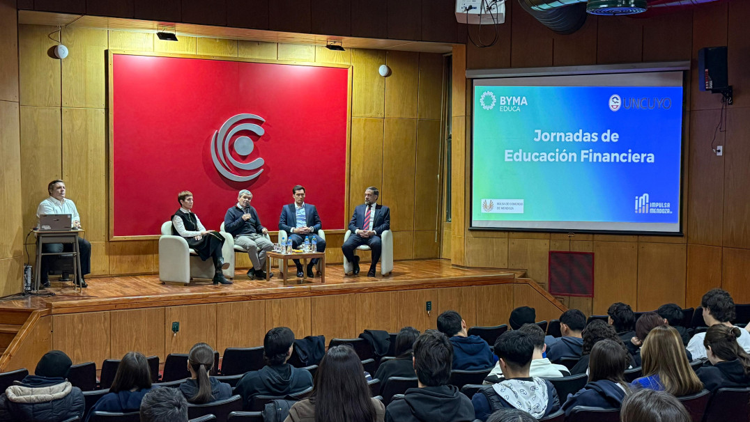 imagen Docentes y estudiantes secundarios de la UNCUYO participaron de las Jornadas de Educación Financiera