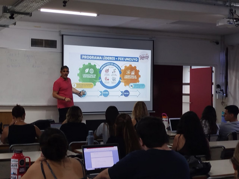 imagen El Programa Lideres brindó una charla a estudiantes de la Lic. en Administración