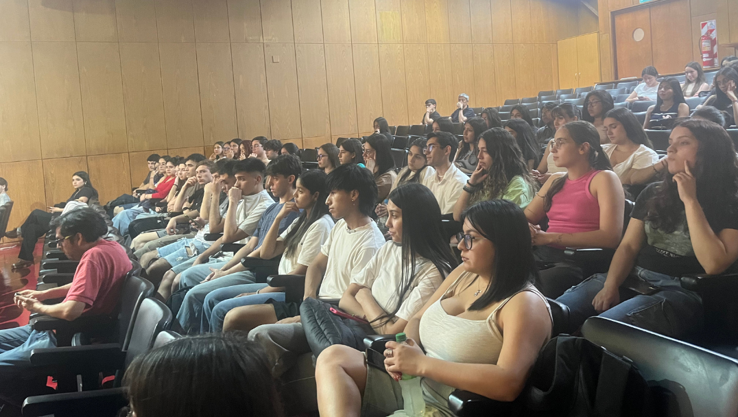 imagen Experiencia empresarial de primera mano: propietarios de "Entre Dos" visitaron la Cátedra de Introducción a la Comercialización