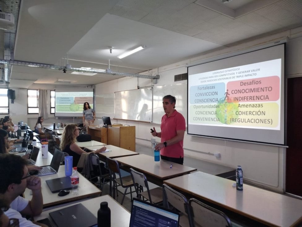 imagen El Programa Lideres brindó una charla a estudiantes de la Lic. en Administración