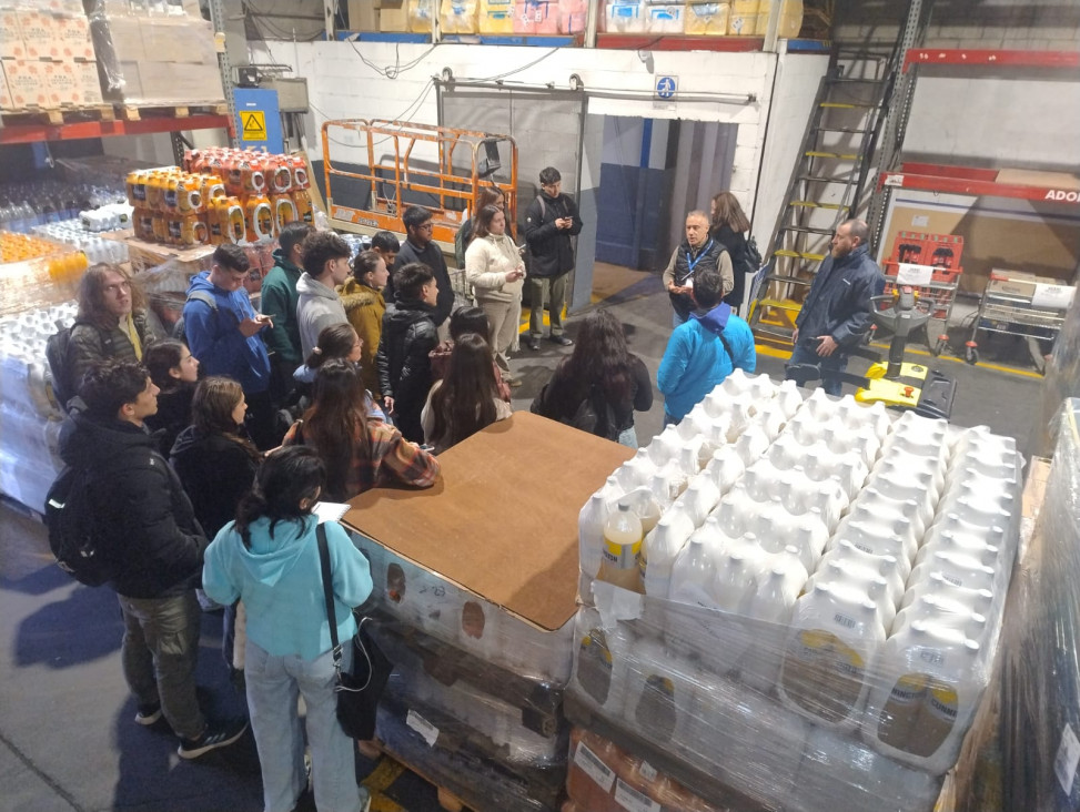 imagen Estudiantes de Logística visitaron la empresa Carrefour