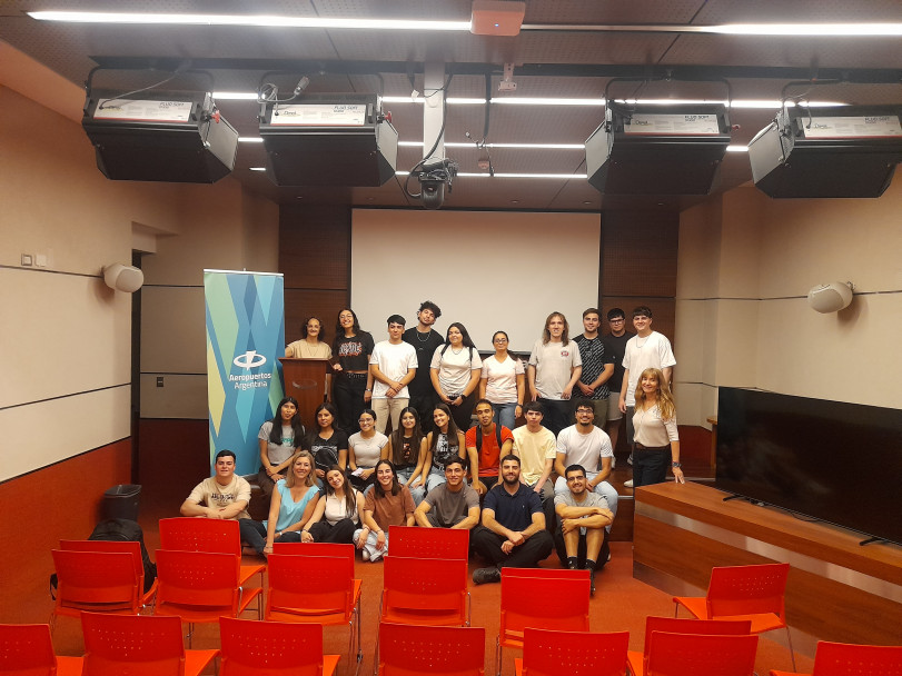 imagen Estudiantes de Logística visitaron el Aeropuerto Francisco Gabrielli