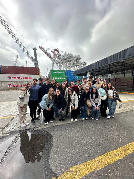 imagen Estudiantes de Logística realizaron su viaje de estudios por Buenos Aires