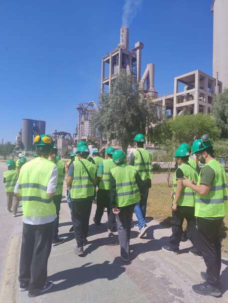 imagen Estudiantes de Logística visitaron Holcim